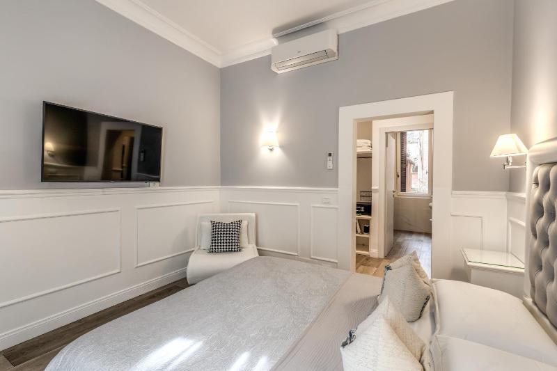 Suite with City View image 3