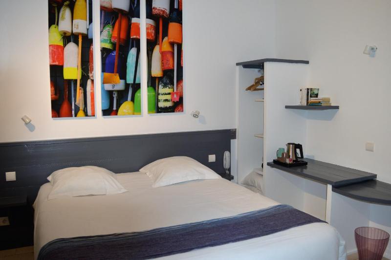 Large Double Room Courtyard Side image 3