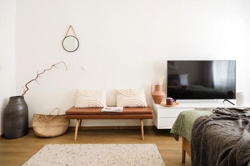Prague Days - Sunlit 1BDR Apartments w Smart TV in New Town - image 11