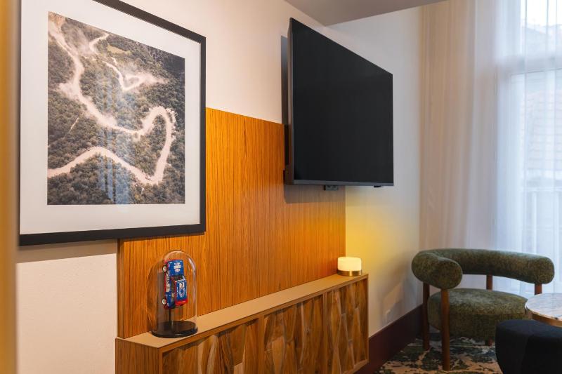 Junior Suite with Double Bed and Sofa Bed image 3