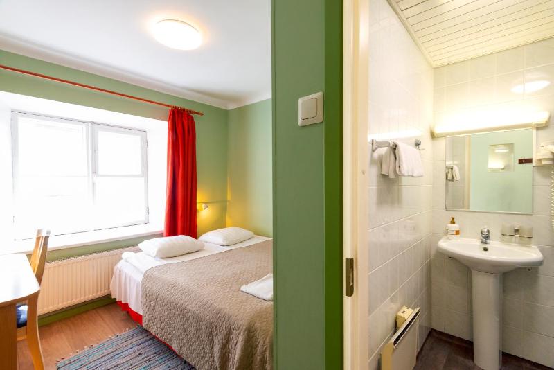 Double Room with Private Bathroom image 3