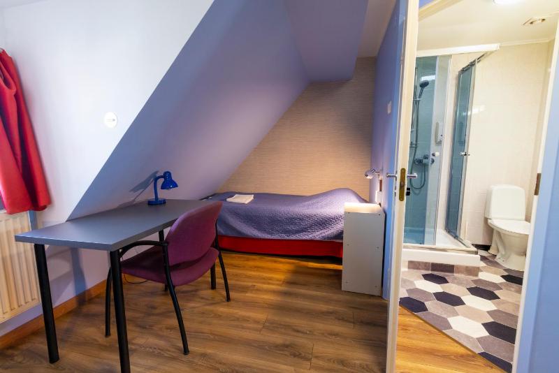 Twin Room with Private Bathroom image 3
