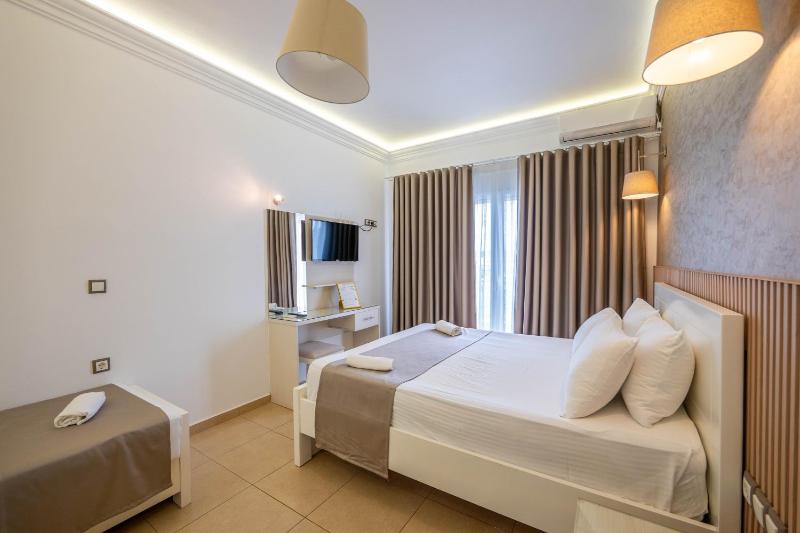 Triple Room with Sea View image 1