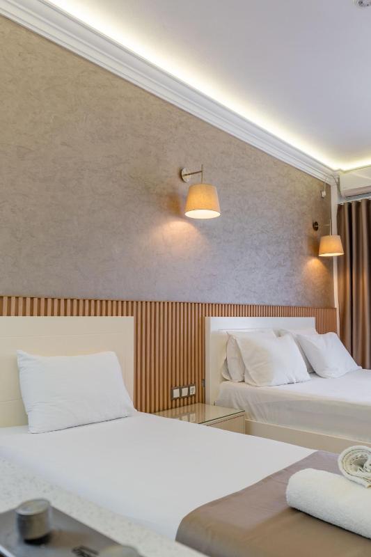 Triple Room with Sea View image 3