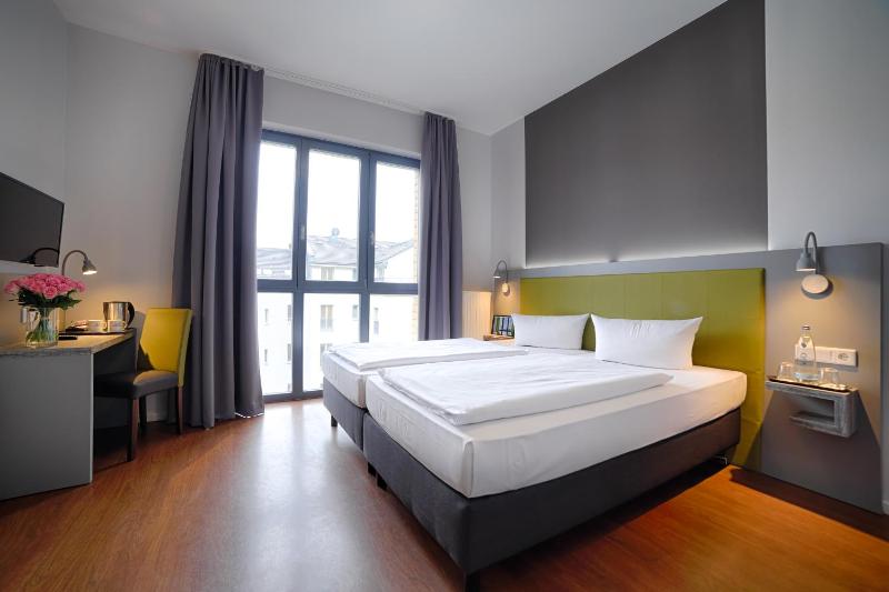 Comfort Twin Room image 3