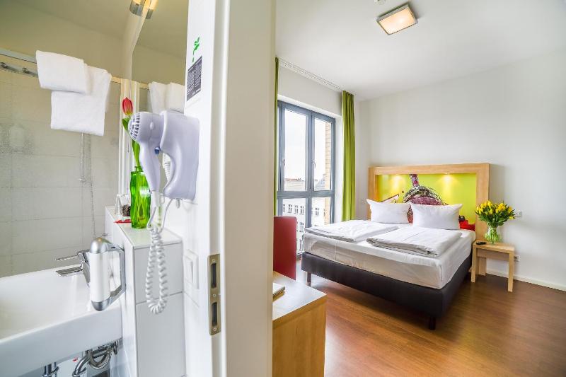 Standard Double Room image 1