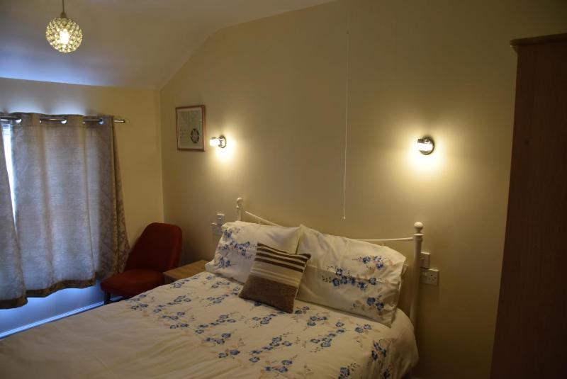 Double Room with Shared Bathroom image 2