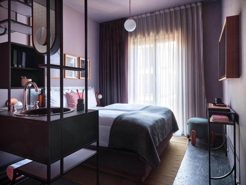 One of a Kind - Room (Queen)  image 1