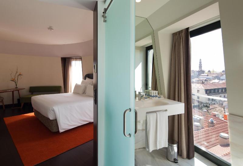 Superior Double or Twin Room with a View image 1