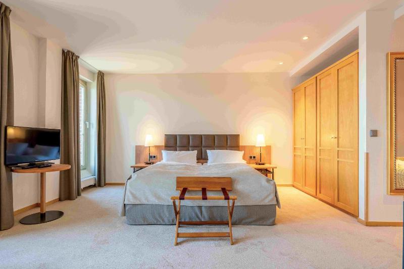 Comfort Double Room with Lake View image 2