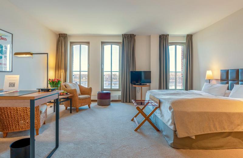 Comfort Double Room with Lake View image 3