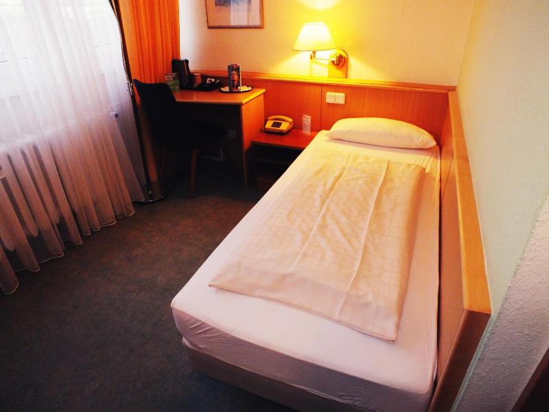 Standard Single Room image 3