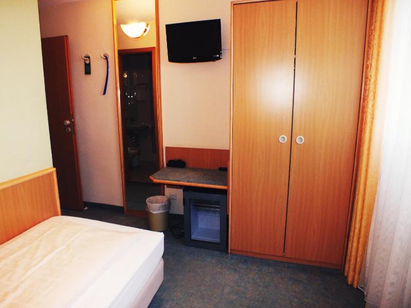 Standard Single Room image 2