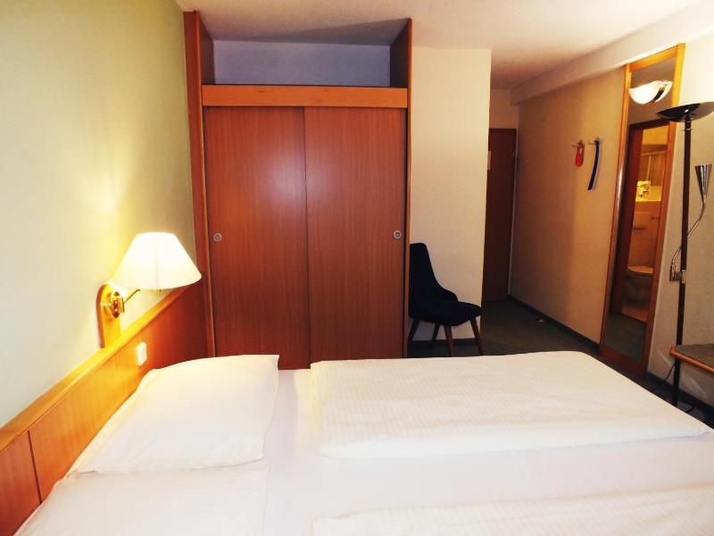 Business Class Double Room image 2