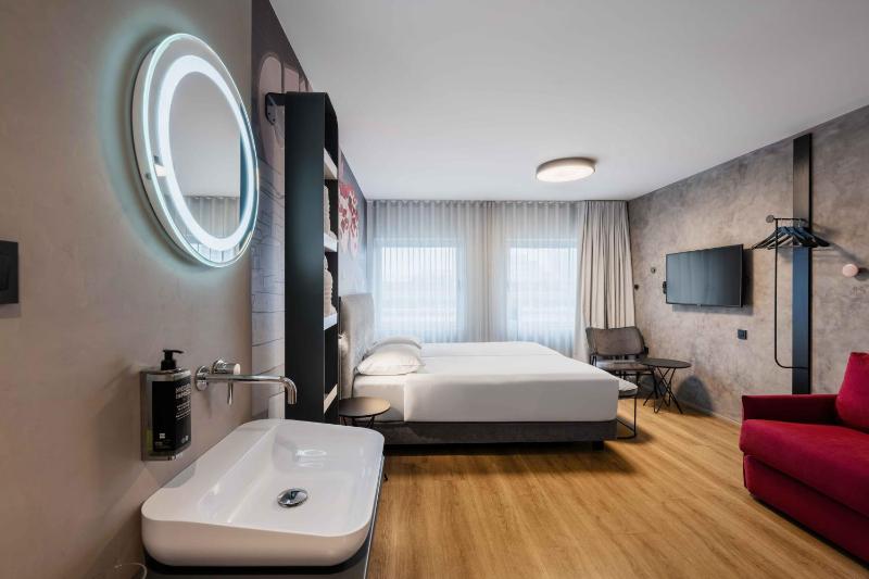 Superior Double Room With Castle View image 2