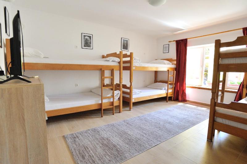 Bed in 6-Bed Mixed Dormitory Room image 3