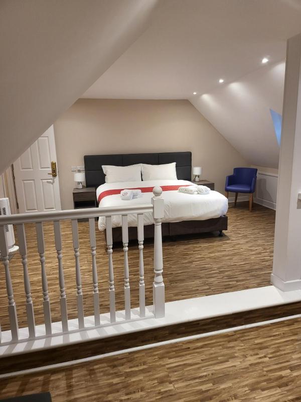 Deluxe Double Suite with Bath image 1
