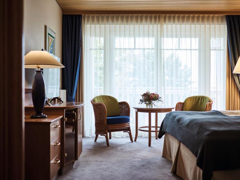 Double Room with Balcony and Side Sea View image 3