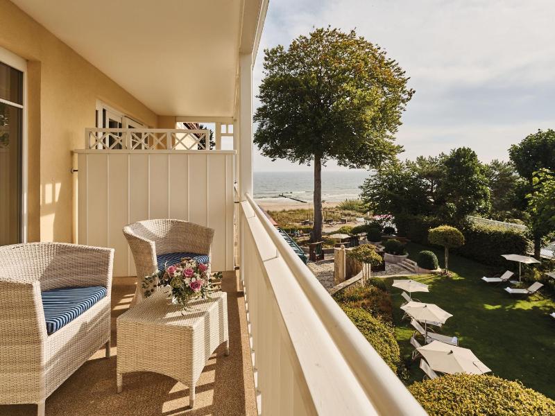 Double Room with Balcony and Side Sea View image 1