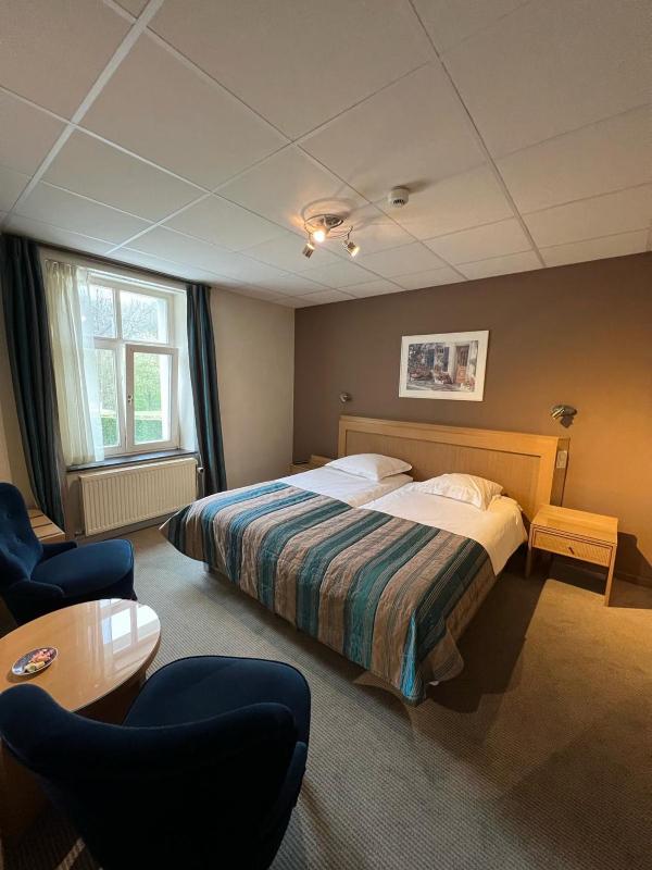 Double Room image 3