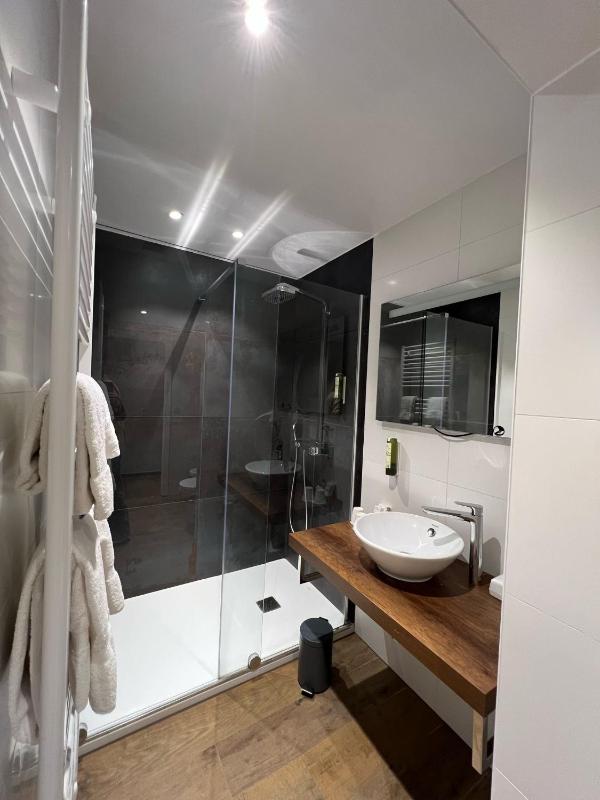 Superior Double Room image 3
