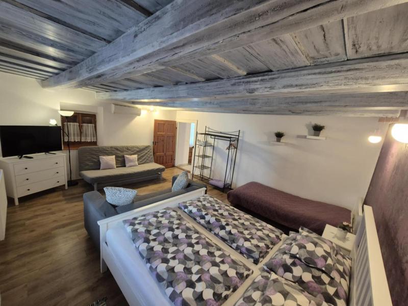 One-Bedroom Apartment image 3