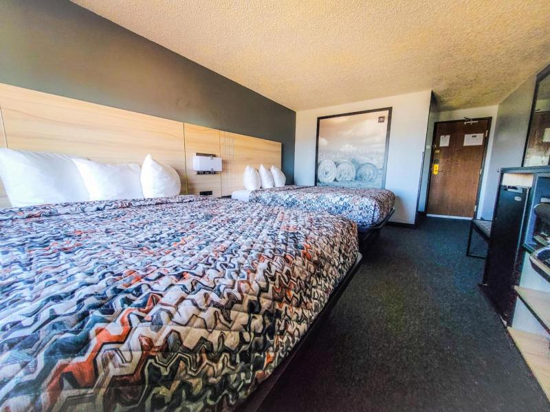 Standard King Room image 1