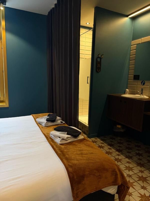 Double Room with Private Bathroom image 4
