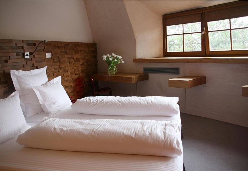 Double or Twin Room image 4
