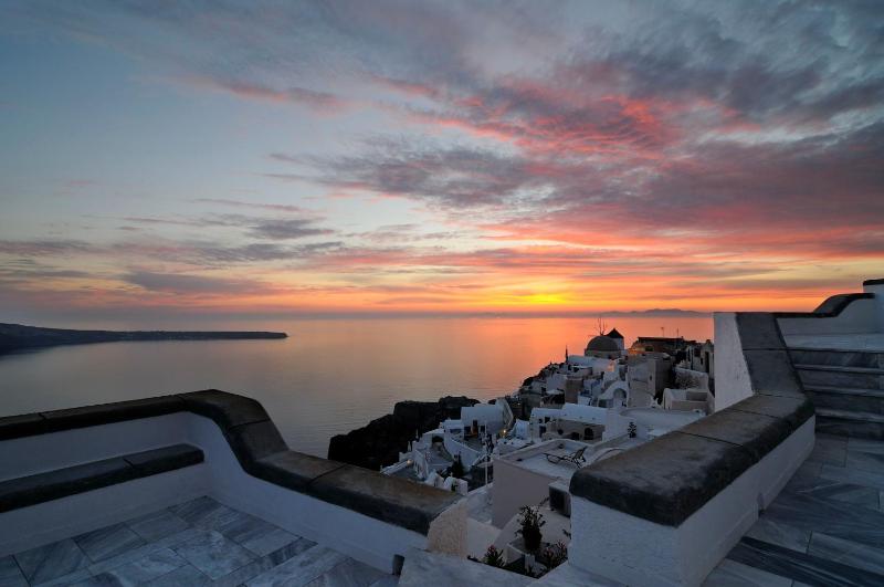 Beautiful Oia Villa - image 16