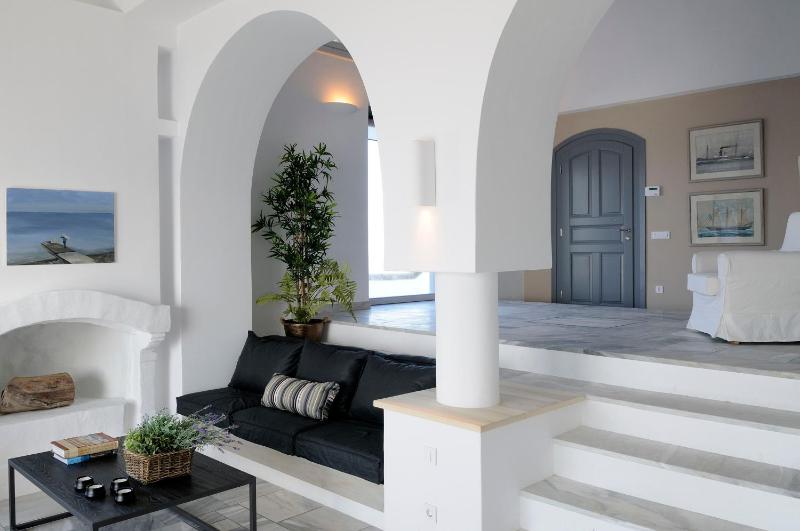 Beautiful Oia Villa - image 5