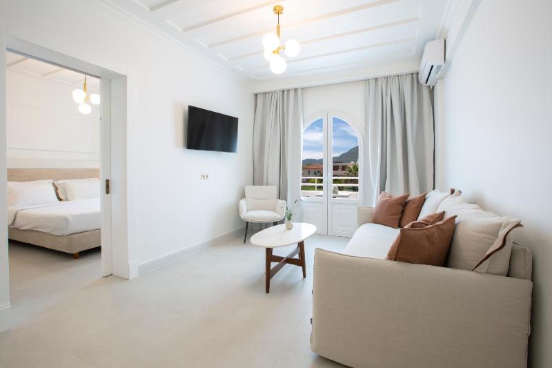 Deluxe Suite image 4