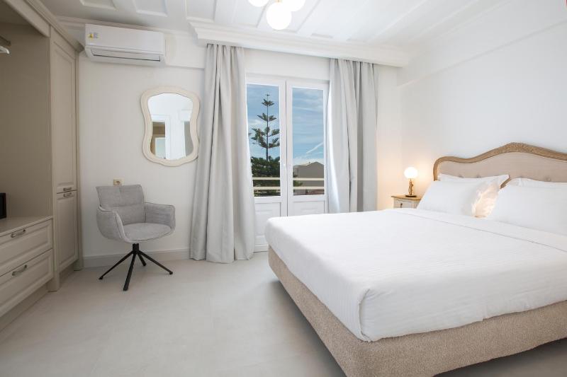Deluxe Suite image 1