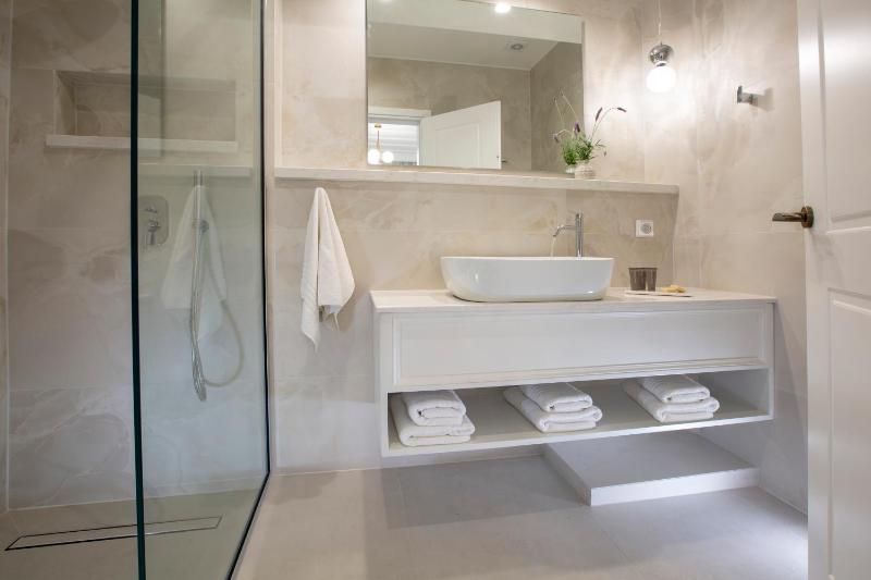 Deluxe Suite image 2