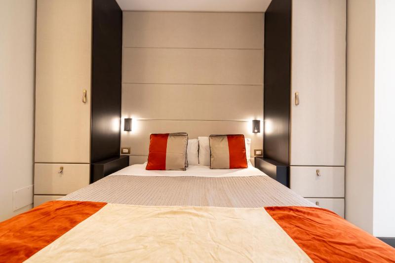 Classic Double Room image 3