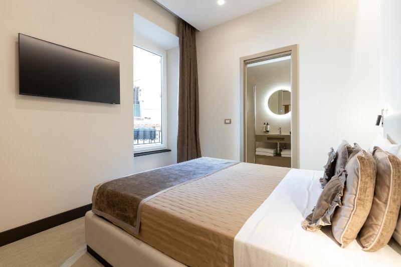 Classic Double Room image 4