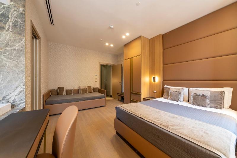 Exclusive Suite With Spa Bath image 4