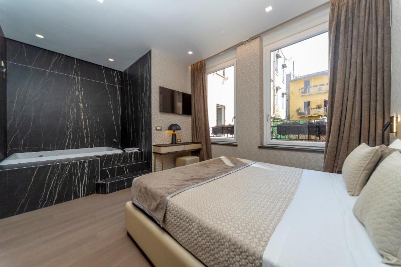 King Suite with Spa Bath image 2