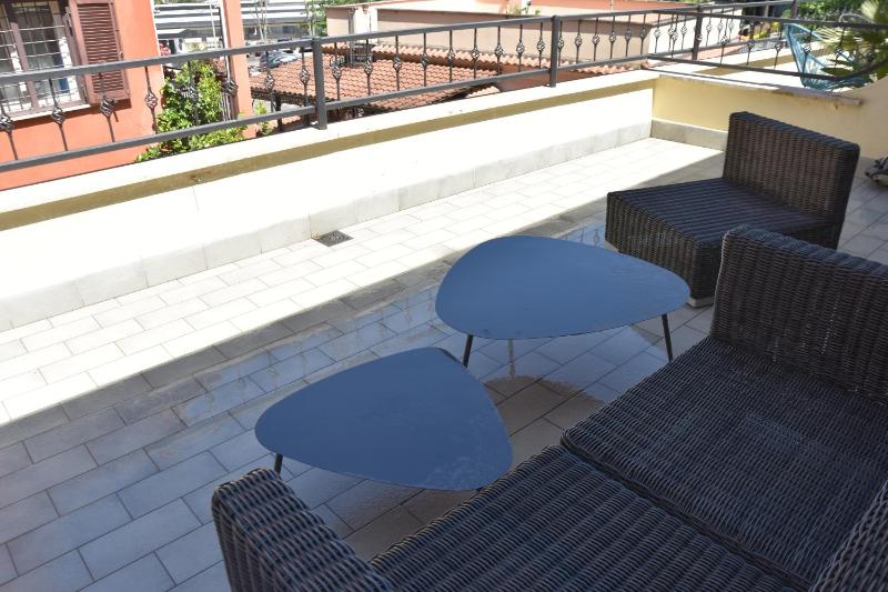 One-Bedroom Apartment image 2