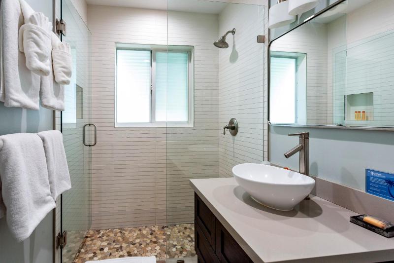 One-Bedroom Suite image 3