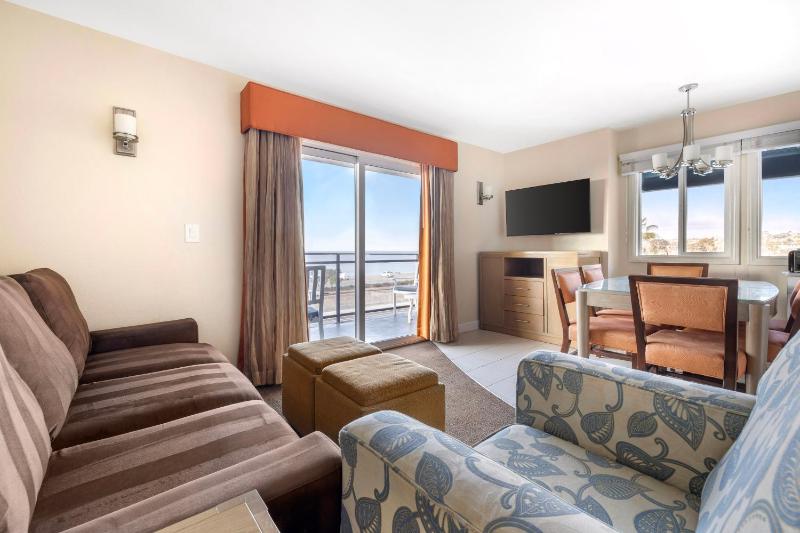 Two-Bedroom King Suite with Queen Bed and Ocean View image 3
