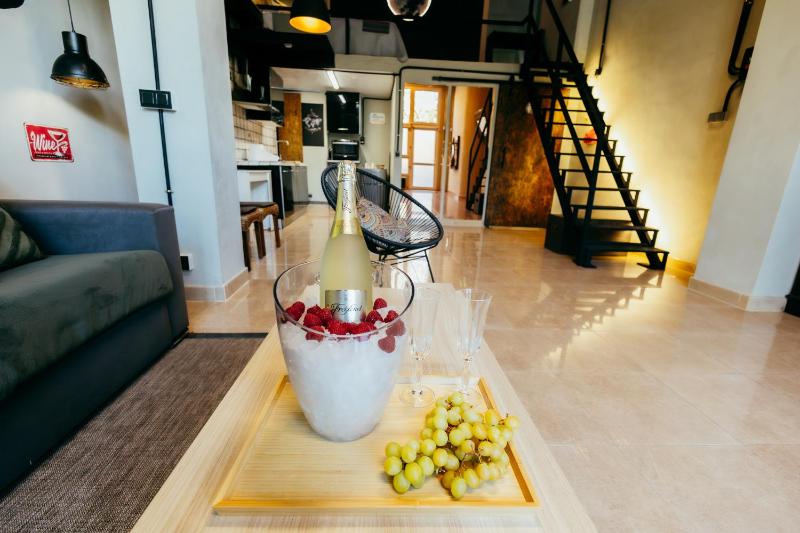 Apartment Ruzafa Roots 12 min to Centre Smart TV Wine - image 13