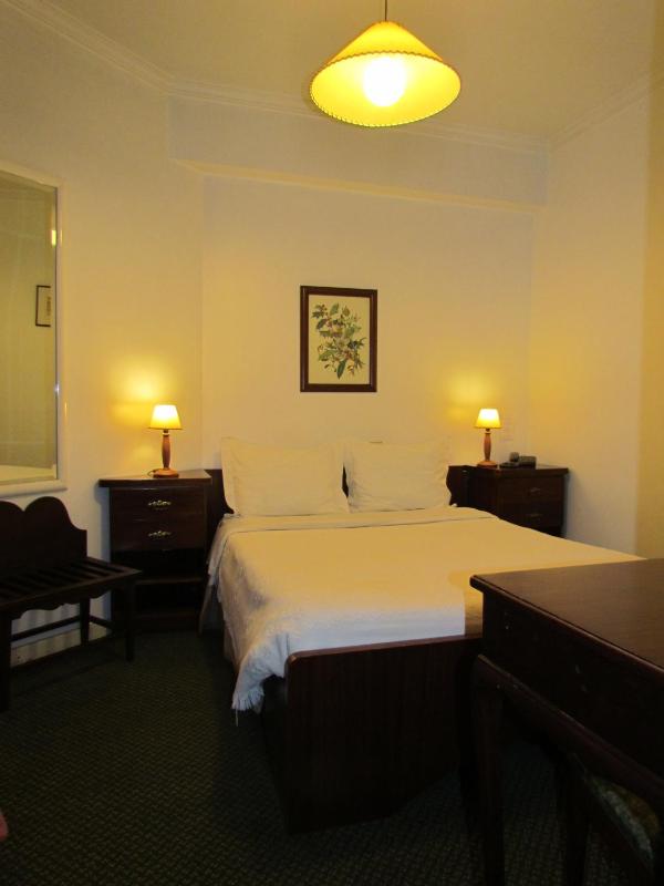 Basic Double Room image 3