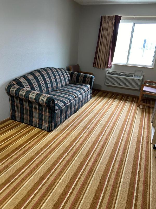 Queen Suite - Non-Smoking image 3