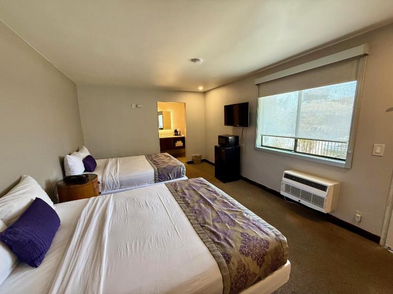 Double Queen Room image 3