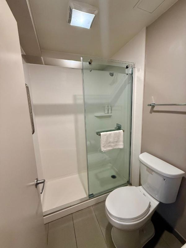 Standard Queen Room image 3