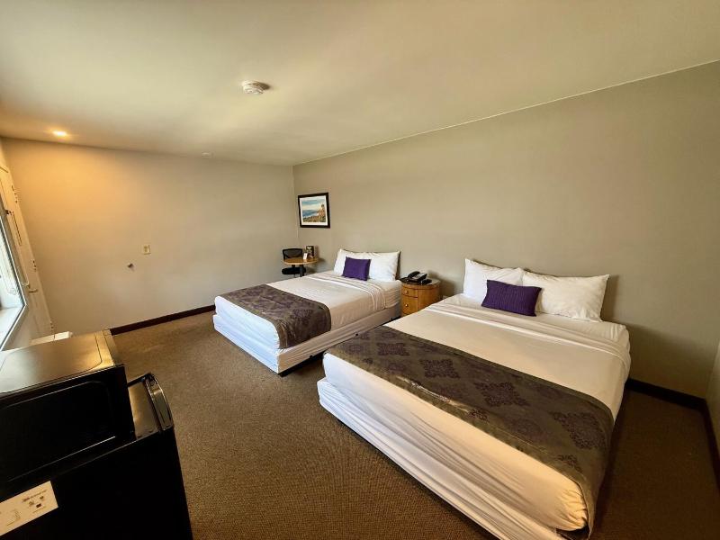 Double Queen Room image 4