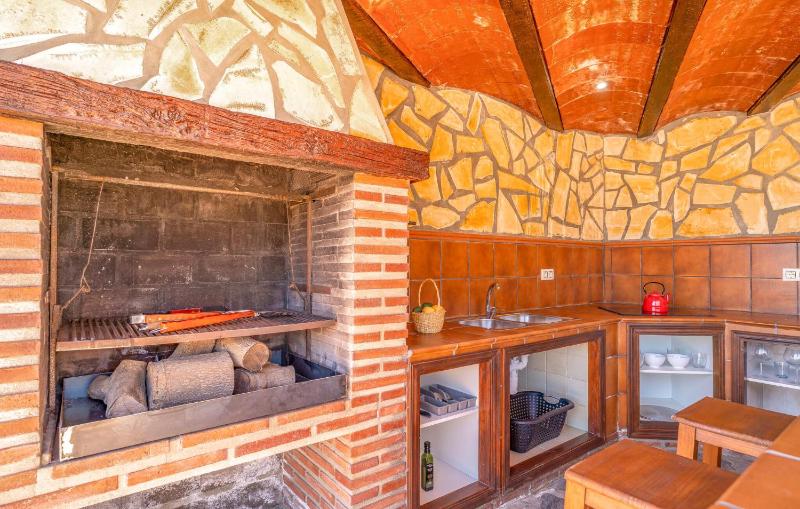 Stunning Home In Torrox With House Sea View - image 12
