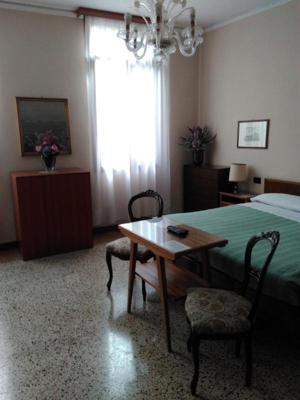 Triple Room with Private Bathroom image 2