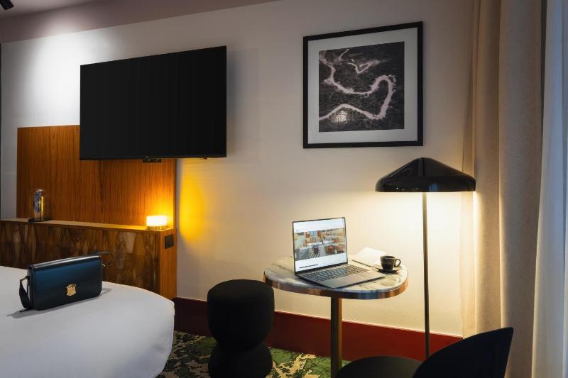 Two Adjacent Rooms (non connecting) image 4